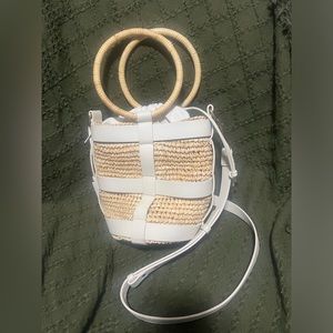 Dolce Vita Shaena Bucket Bag
Drawstring Leather Trim Raffia
Top Handle Crossbody